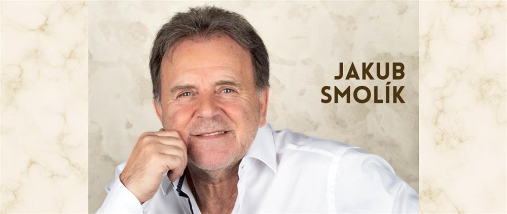 Jakub Smolík s doprovodnou skupinou