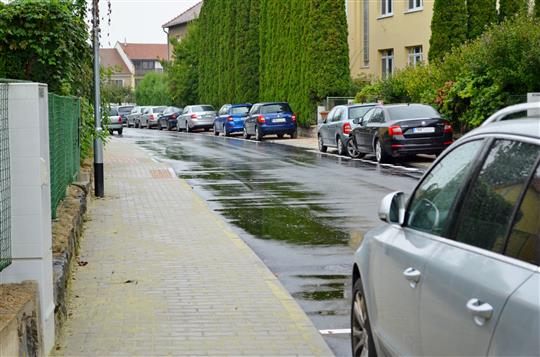 Puškinova v novém: žádné díry ve vozovce a víc míst k parkování