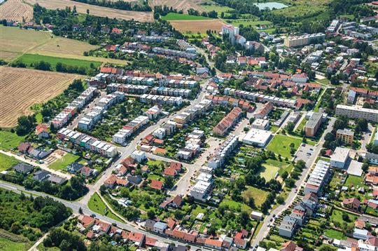 Díry ve vozovce dělníci postupně opravují, hotovo je v Joklově ulici