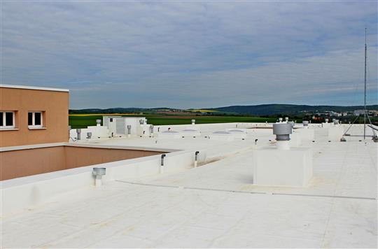 Investice do vyškovských škol pokračují i letos. Letní pole má novou střechu