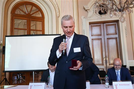 Každý tým potřebuje lídra. Ředitel Václav Klement obdržel ocenění Zlatý tahák