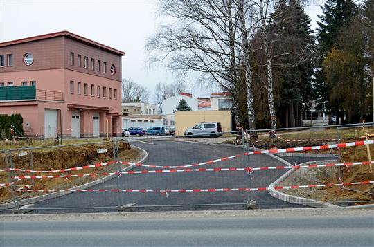 Potíže s parkováním u nemocnice: začíná druhá část stavby