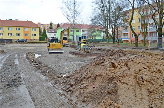 Výrazná proměna Hraniček: do léta lepší parkování, zeleň na podzim