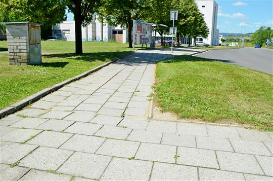 Zámková dlažba nahradí v dalších ulicích města starý beton