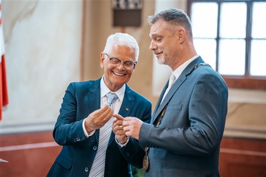 Trojice mužů obdržela čestné občanství města. Po osmi letech